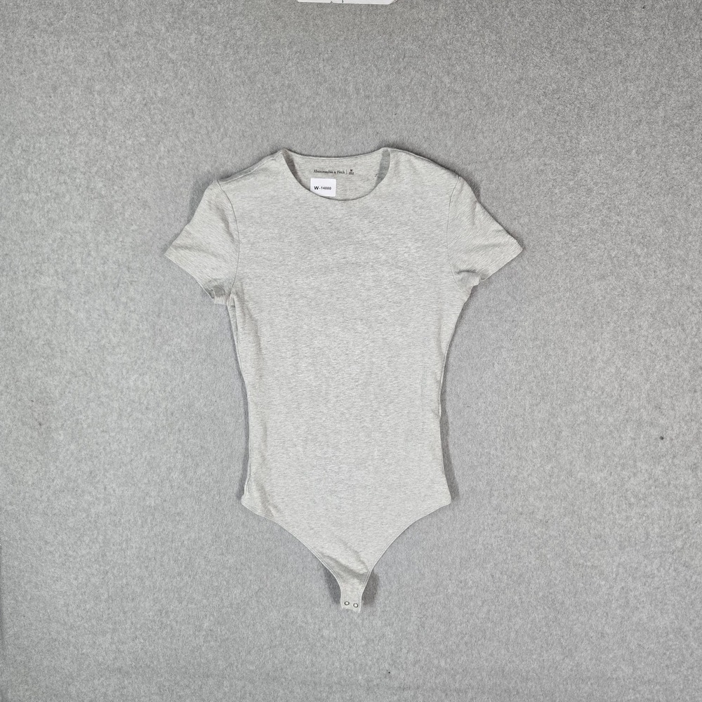 Abercrombie & Fitch Women Top M Gray Basic Bodysuit Short Sleeve Crew Neck Snap‎